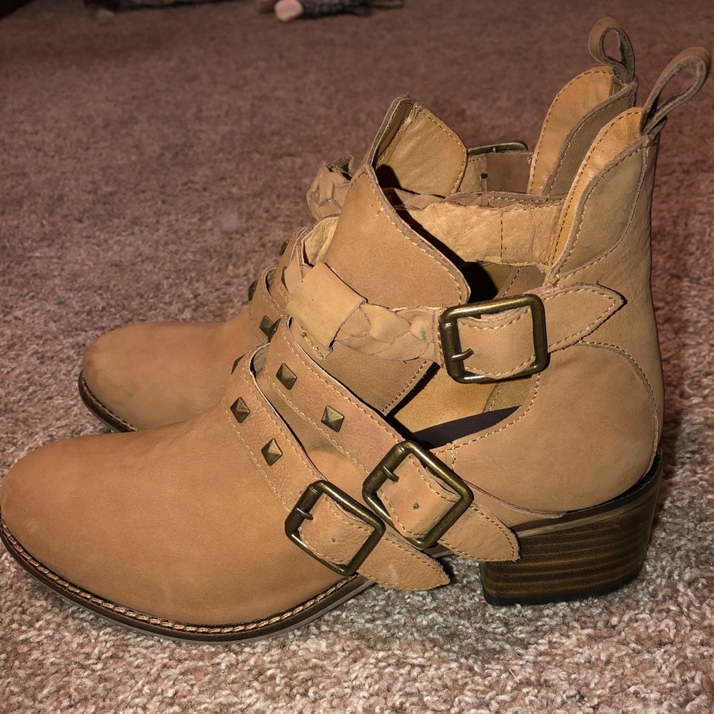 Diba True booties light brown size 8.5 never worn